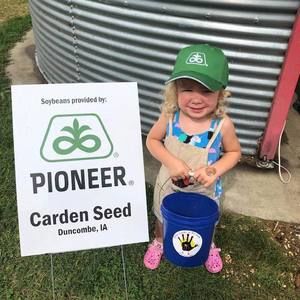 Meet your Posher, Carrie